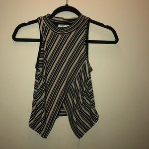 Stripped sleeveless top with slit
